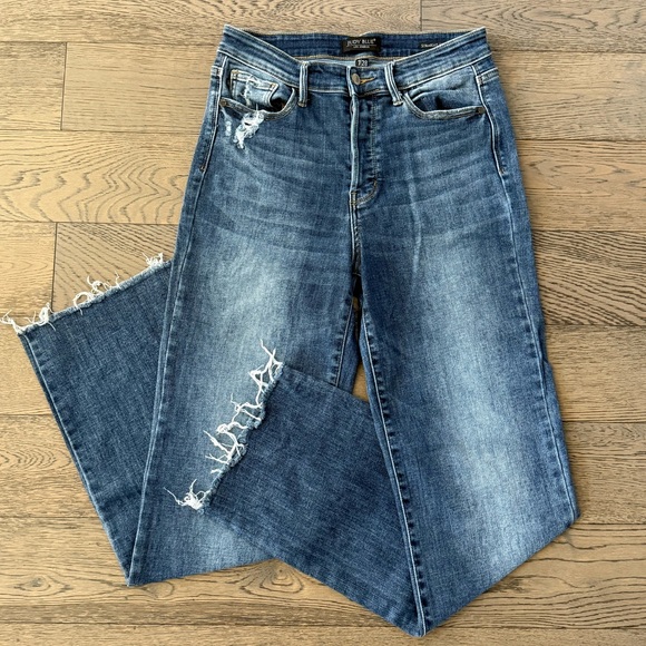 Judy Blue Distressed Frayed Hem Straight Leg Jeans - Picture 1 of 11
